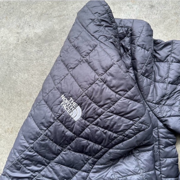 The North Face Men's Thermoball Puffer Jacket - Picture 4 of 7